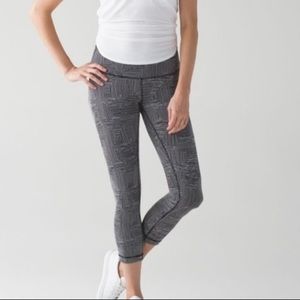 Lululemon Wunder Under Crop III Maze Jacquard Size 4